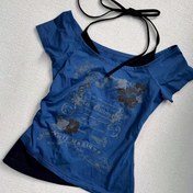 Resim Kadın Y2K Retro Ruffle Kollu Crop Top T-Shirt Müzik Notu Baskısı ile, Siyah ve Beyaz Off-Shoulder Tasarım, Esnek Polyester Karışımı, Y2K Moda Açıklaması, Rahat veya Parti Giyim için 