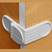 Resim Ozcmax Bebek Çocuk Güvenlik Çekmece ve Dolap Için Kendiliğinde Yapışkanlı Vidasız Köşe Kapak Kilidi 