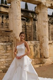 Resim Cleopatra Asimetrik Yaka Entegre Etekli Balık Gelinlik - Kırık Beyaz / 34 