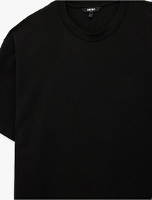 Resim Koton Bisiklet Yaka Rahat Kesim Viskon Karışımlı Kısa Kollu Baskılı Spor Tişört Siyah 6sam10056nk Siyah 