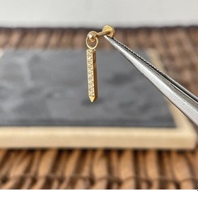 Resim %100 Cerrahi Çelik Sütun Zirkon Altın 8 X 1.2 MM Labret Piercing Altın 