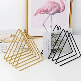 Resim Go Dekor Modern Tasarım Metal Dergilik Kiti Iskandinav Üçgen 4 Gözlü Dergilik & Gazetelik 