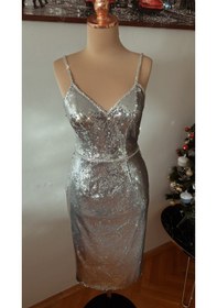 Resim Chica Rosa Fashion Gümüş Pullu Askılı Midi Elbise 