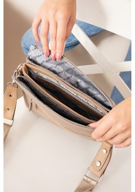 Resim Just Polo Just & Polo Kadın Çok Bölmeli Omuz Çantası Fermuarlı Ön Cepli Ve Logolu Geniş Askılı Crossbody 6036 Vizon 