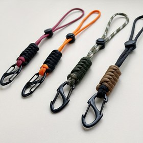 Resim 1 adet/2 adet Açık Hava El Yapımı Örgülü Anahtarlık saç tokası, Açık Hava Asılı Toka, Anahtarlık, Açık Hava, Nylon, Dayanıklı, Şarj Edilmez, Pil Gerektirmez, Noel, Babalar Günü, Öğretmenler Günü, Babalar Günü, Şükran Günü, Sevgililer Günü 