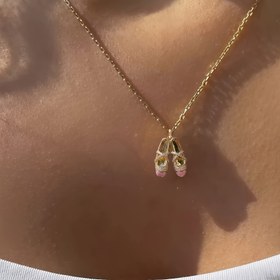 Resim Şık Bale Ayakkabısı Kolye - Pembe Detaylı Altın Ton, Arkadaşlar İçin Mükemmel Hediye, Partiler ve Resmi Etkinlikler İçin İdeal, Bale Takıları 