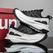 Resim Erkek Koşu Ayakkabıları, Yumuşak Şok Emici Kauçuk Tabanlı, Kaymaz Zemin ve Alan Aktiviteleri İçin Tasarlanmış. Bu Sneakerlar Hafif, Nefes Alabilir ve Dayanıklı, Günlük Giyim ve Açık Hava Sporları İçin Mükemmel. 