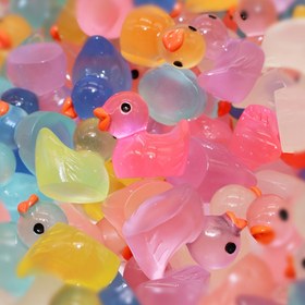 Resim 100 Adet Karanlıkta Parlayan Mini Ördek Figürleri - Partiler, Oyuncak Evler, Ofisler ve Akvaryumlar için Çok Yönlü Reçine Dekor 