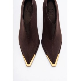 Resim Nıva Kahverengi Süet Altın Detaylı Lastikli Kadın Bilekte Topuklu Ayakkabı 