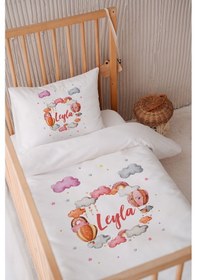 Resim %100 Pamuk Saten Isme Özel Isimli 100x150 Bebek Yatak Nevresim Seti Pembe Balon Ve Süslü Bulutlar 