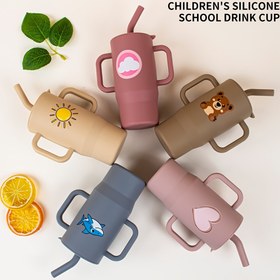 Resim 7oz/210ml BPA İçermeyen Silikon Emzikli Bardak ve Çıkarılabilir Pipet ile - Mikrodalga Güvenli, Darbeye Dayanıklı Bebek Eğitim Bardağı, Sevimli Hayvan & Güneş Desenleri, Taşınabilir Besleme Gereçleri (5 Renk), Sızdırmaz Kapaklı | Neşeli Güneş Teması | Yapışmaz Silikon, Çocuk Bardağı 