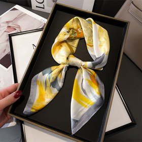 Resim Kadınlar için Şık Sarı Çiçek Desenli Saten Kare Eşarp - Akşam Gezileri, Randevu Geceleri, Partiler için Yumuşak Hafif Çok Amaçlı Boyun Eşarpi, Saç Bandı & Şal - Orta Doğu Esintili Moda Aksesuarı, Saç İçin Eşarp, Parti Aksesuarı, Saten Yüzey, Akıcı Kumaş 