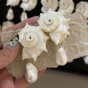 Resim Elegant Boho-Chic Baroque Shell Küpeler - Doğal Abalone Kabuğu, Paslanmaz Çelik Çubuklar, Tatil ve Parti Giyiminde Mükemmel, Plaj Aksesuarları 