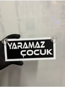 Resim Siyah Renk Üzeri Beyaz Renk Yaramaz Çocuk Yazılı Vantuzlu Cam Süsü 