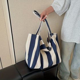 Resim Kadınlar İçin Geniş Çizgili Plaj Tote Çantası - Beyaz & Lacivert Açık Üst Omuz Çantası, Seyahat, Tatil, Gezintiler için Büyük Kapasiteli Yumuşak Kumaş, Minimalist Tasarım 