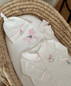 Resim Carousel Kız Bebek Organik Yenidoğan Seti Pembe - 4 Parça Set(Biyeli Battaniye) + Yastık 