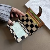 Resim Kadınlar İçin Retro Ekose Cüzdan - İnce ve Kompakt Çoklu Kartlık, Güvenli Toka Kapama, Birden Fazla Yuva & Kimlik Penceresi ile Şık Günlük Kullanım Organizatörü 