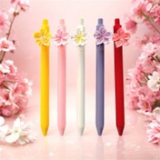 Resim Sakura Romantik Jel Kalem - Renkli Sakura Çiçeği Üstü ile Estetik Pres Jel Kalem, 0.5mm Siyah ST Dolum, Okul, Ofis, Ev veya Öğrenci Ödülleri için Mükemmel - Öğrenciler ve Profesyoneller için İdeal Hediye, Hediye Kırtasiye | Çiçek Üstü Kalem | Canlı Tasarım 