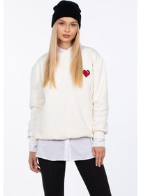 Resim Kadın Bisiklet Yaka Üç Üplik Şardonlu Göğsü Kalp Detaylı Sweatshirt Lacivert 