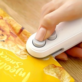 Resim Taşınabilir atıştırmalık kapatıcı, manuel plastik poşet kapatıcı, USB şarjlı, 150mAh lityum pil, 7 farklı kullanım alanı için uygun: okul, mutfak, ev, yurt vb. Ev tipi manyetik el basmalı plastik poşet kapatıcı 