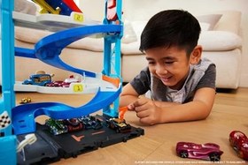 Resim Hot Wheels Heyecanlı Yarış Kulesi Oyun Seti 1 adet oyuncak araba ve Dönüşen Yarış Kulesi oyun seti içeren Hot Wheels™ şehri pist seti HKX43 