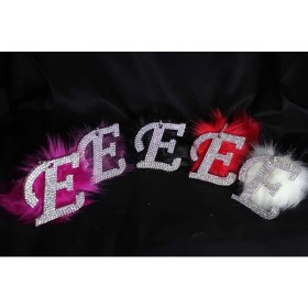 Resim Swarovski Gümüş Taşlı Dikiz Ayna Kolye Süsü Kırmızı Tüylü E Harfi 