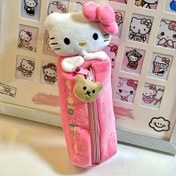 Resim Merhaba Kitty Peluş Kalem Kutusu - Pembe Karikatür Sevimli Büyük Kapasiteli Fermuarlı Makyaj Çantası ve Düzenleyici Torba ile Çıkarılabilir Ayıcık Cazibesi, Okul için Yumuşak Kumaş, Ofis, Seyahat Aksesuarları, Okul Aksesuarı | Sevimli Organizatör | Kaliteli Fermuar Kapatma, Merhaba Kitty Kalem Kutusu 