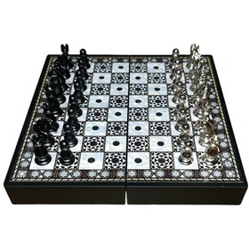 Resim Gifthome Pocket Serisi Küçük Boy Metal Black Taş Ve Sedef Desenli Kutulu Klasik Satranç Takımı 13,5 X 13,5 Cm. 