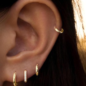 Resim 4 adet Küçük Altın Huggie Halka Küpe Seti Kadınlar ve Erkekler için Hipoalerjenik Yığın Kıkırdak Küpeleri, Çoklu Delme Hafif Mini İnce Sevimli Şık Klipsli Takı Seti Kadınlar için Hediye, Pilsiz 