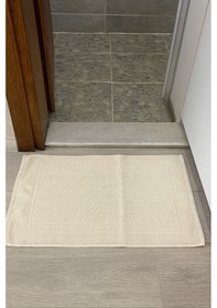 Resim 50 X 70 Ebatında %100 Pamuklu Ayak Havlusu Beyaz 