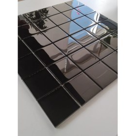 Resim Mozaikristal, Mutfak Tezgah Arası ve yaşam alanlarının tüm yüzeyleri için Siyah Kristal Cam Mozaik. Cam ölçüleri: 48x48x4 mm. File ölçüsü: 30x30 cm. ( 1 Koli = 1 m2 Fiyatıdır ) 