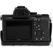 Resim MegaGear Sony Alpha A7S II, A7R II, A7II Suni Deri Kamera Çantası 