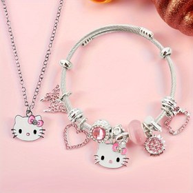 Resim Merhaba Kitty Bileklik ve Kolye ile İki Parça Set, Ayarlanabilir Paslanmaz Çelikten Yapılmıştır. Bu Popüler DIY Bileklik Kelebek ve Boş Kalp Şansları İçerir, Kadınlar ve için Sevimli Doğum Günü Hediyesi Olarak Yapılmıştır. 