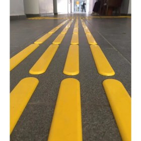 Resim Hayat Trafik Bantlı Engelli Takip Yüzeyi 30X30 cm - Kendinden Yapışkanlı 