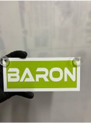 Resim Yeşil Renk Üzeri Beyaz Renk Baron Yazılı Vantuzlu Cam Süsü 