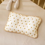 Resim 34 cm x 22 cm boyutunda, cilt dostu ve emici olarak tasarlanmış, yumuşak ve ferah bir yastık. 