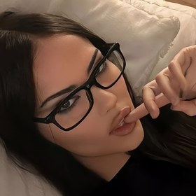 Resim Kadın Klasik Tam Çerçeveli Siyah Gözlük - Minimalist Günlük ve Resmi Gözlük, Dekoratif Lens Yok, Hafif Dayanıklı Çerçeve, Partiler, Ofis, Rahat Kıyafetler için - Zaman Keşfi Kadın Moda Gözlükleri, Parti Aksesuarları, Şık Tasarım, Yüksek Kaliteli Lensler, Trend Çerçeveler, Ofis Uzmanları, Kadınlar için Gözlükler, Erkekler için Gözlükler, Erkek Gözlükleri 