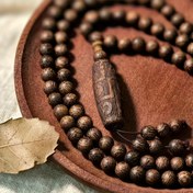Resim Vintage Stil 108 Bonlu Dua Mala - Gerçek Vietnam Agarwood, Doğal Ahşap Meditasyon Bonları Oymalı Ahşap Kolye ile - Geleneksel Etnik El Yapımı Takı Aksesuarı 