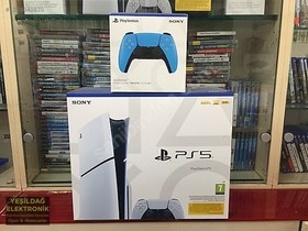 Resim Playstation 5 slim cd'li model çift kollu sıfır ürün 