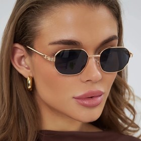 Resim Kadınlar için Retro Küçük Çerçeve Moda Gözlükleri Altın Tonlu Metal Çerçeve & Koyu Gri Renkli Koruyucu Lensler - Günlük ve Resmi Kıyafetler İçin Hafif Plastik Menteşeler, Şık Aksesuarlar, Zarif Tasarım, Yüksek Kaliteli Gözlük, Trendy Gözlükler, Stil Bilincinde Kadınlar, Vintage Tarzı, Dayanıklı Yapı, Tasarımcı Gözlükleri, Stil Bilinci Olan Alıcılar 