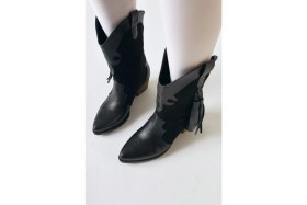 Resim Pandorak Siyah Süet Detaylı Püsküllü Sivri Burunlu Western Bot 