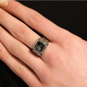 Resim 925 Ayar Gümüş Oniks Taşlı Kare Erkek Yüzük 