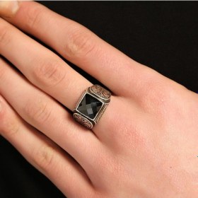 Resim 925 Ayar Gümüş Oniks Taşlı Kare Erkek Yüzük 