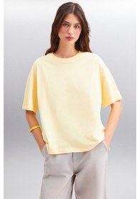Resim Grimelange Jemmy Kadın %100 Organik Pamuk Relaxed Fit Yırtmaçlı Yuvarlak Yakalı Sarı T-shirt Sarı 