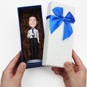 Resim Çapraz Bacaklı Doktor Bobblehead - Kişiye Özel & Kazınmış Metinli | Mizahi Hediye - 18cm / Hareketli Kafa 