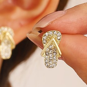 Resim Bunlar Yaratıcı, Sevimli, Zarif ve Modaya Uygun Kayma Küpeleri, Bireysel ve Minimalist Takılar İçin Mükemmel Bir Hediye Seçeneğidir, Kadınlar İçin Günlük Durumlar ve Partilerde Giyilebilecek Bir Seçenektir. 