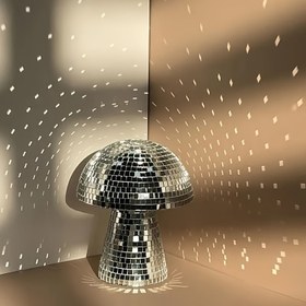 Resim Disco Gümüş Mantar Süsü, Ev, Bar, Parti ve Masa Süsü için Uygun | Tatil Noel Süsü, Plastik, Elektrik Yok, Yansıtıcı Yüzey, Modern Sanat Tasarımı, Tatil Süsü | Renkli Süsleme | Ayna Etkisi, Mantar Süsü 
