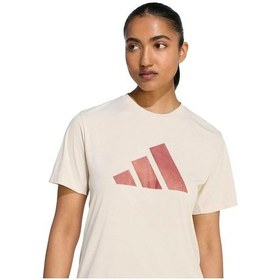 Resim Adidas Running Essentials Brand Love Kadın Bej Yuvarlak Yaka Tişört Bej 