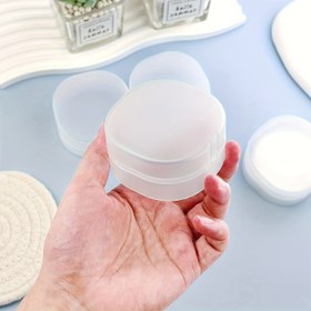 Resim 2/4 adet Plastik Yuvarlak Kap Seti - Makyaj Pedleri için Mükemmel, Çeşitli Renklerde Mevcut, Seyahat için İdeal, Kapalı, Harika, Temizleyici ve Toplar/Ballar için - Şeffaf Beyaz Renk, Seyahat Gereksinimleri | Şeffaf Kaplar | Güvenli Kapatma 