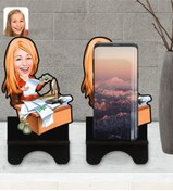 Resim Bk Gift Kişiye Özel Kadın Patron Karikatürlü Ahşap Biblo Telefon Standı-6 